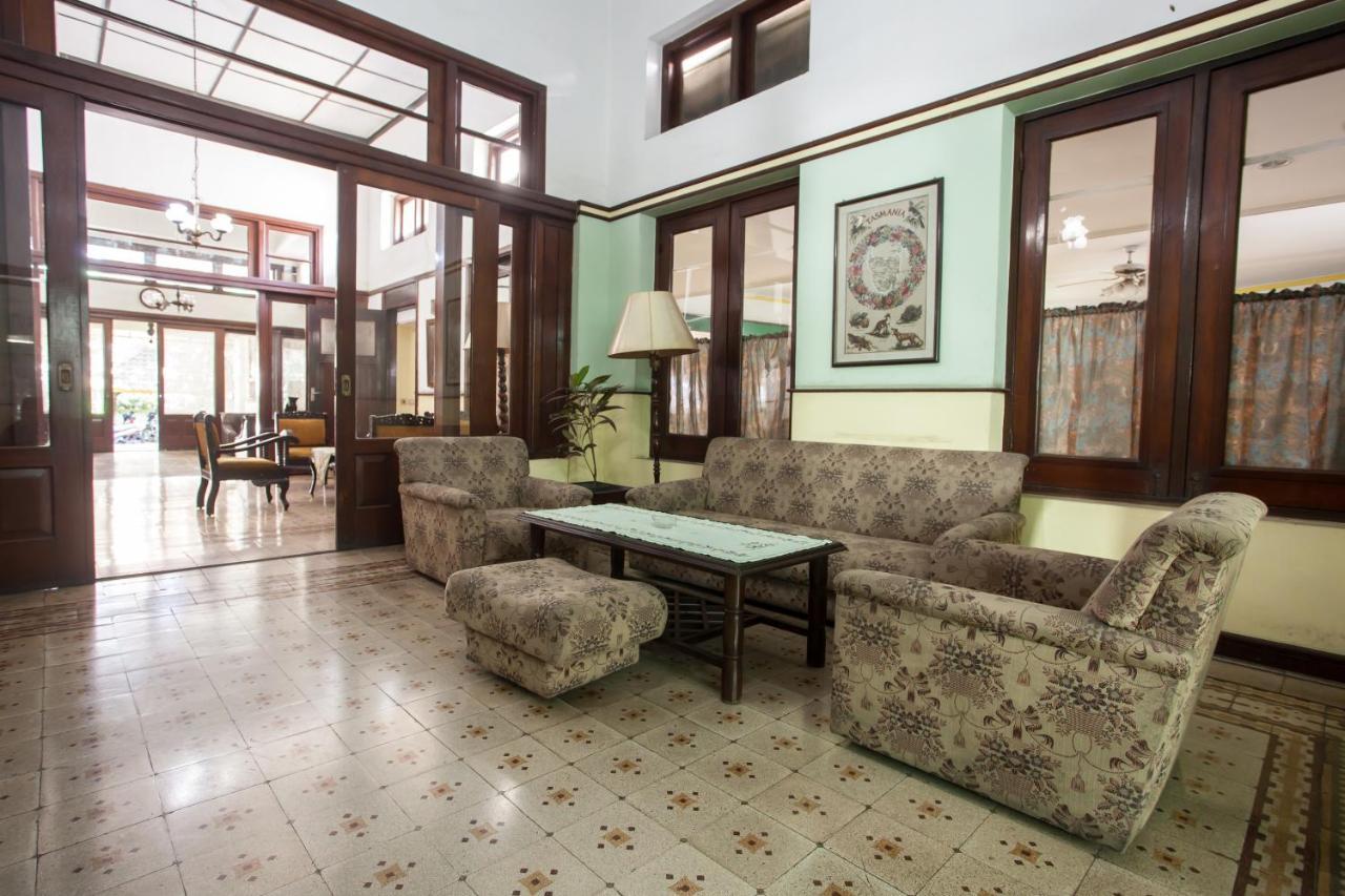 เรดดอร์ซ เนียร์ บาไล โกตา มาลัง Hotel มะลัง ภายนอก รูปภาพ
