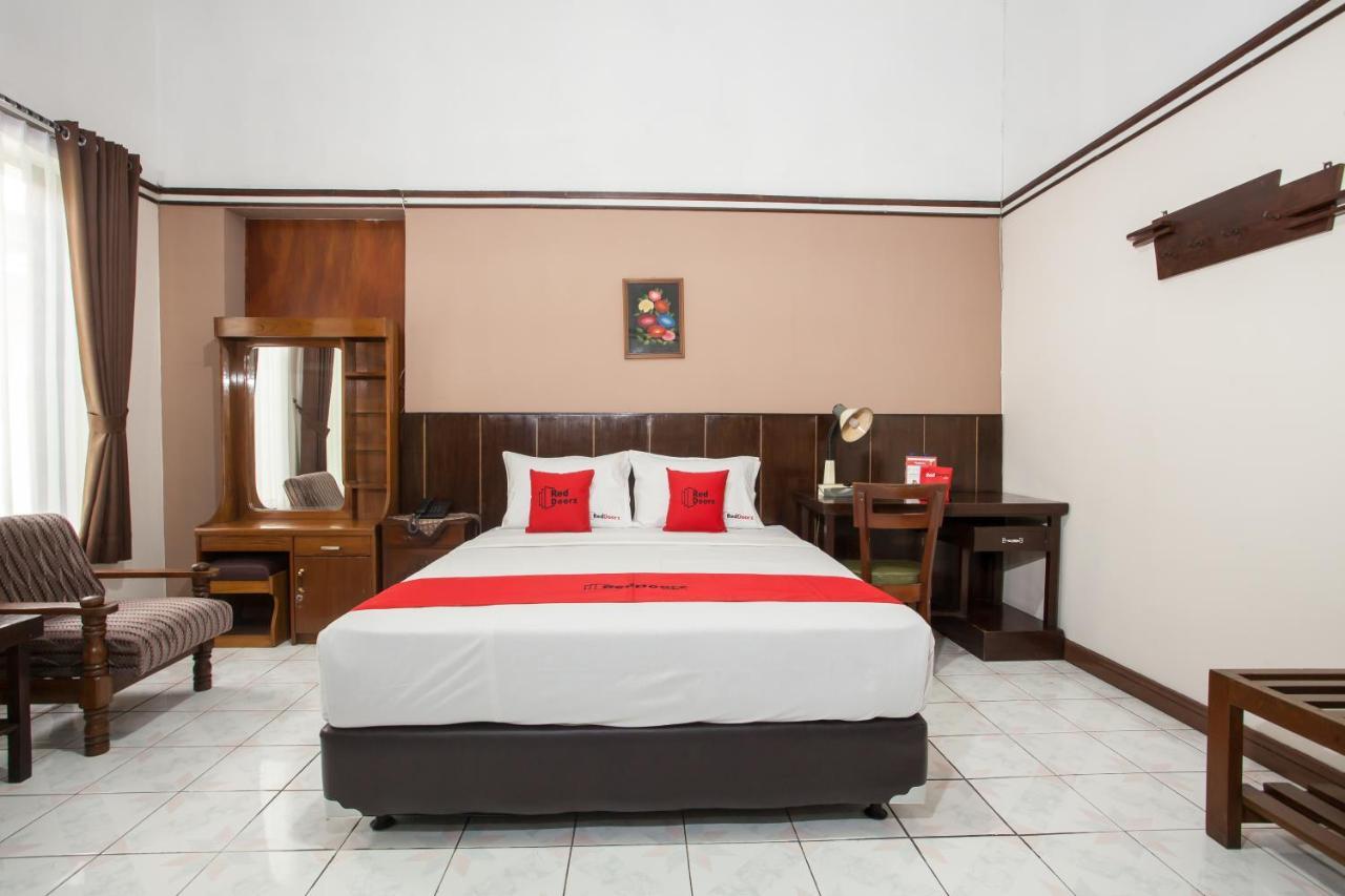 เรดดอร์ซ เนียร์ บาไล โกตา มาลัง Hotel มะลัง ภายนอก รูปภาพ