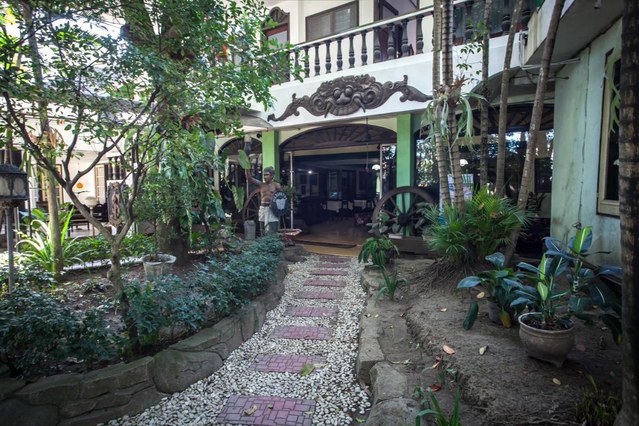 เรดดอร์ซ เนียร์ บาไล โกตา มาลัง Hotel มะลัง ภายนอก รูปภาพ