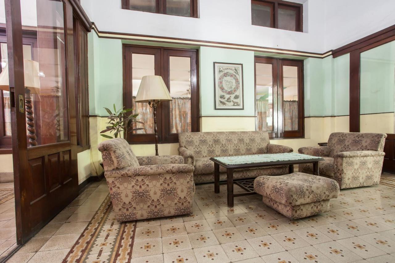 เรดดอร์ซ เนียร์ บาไล โกตา มาลัง Hotel มะลัง ภายนอก รูปภาพ