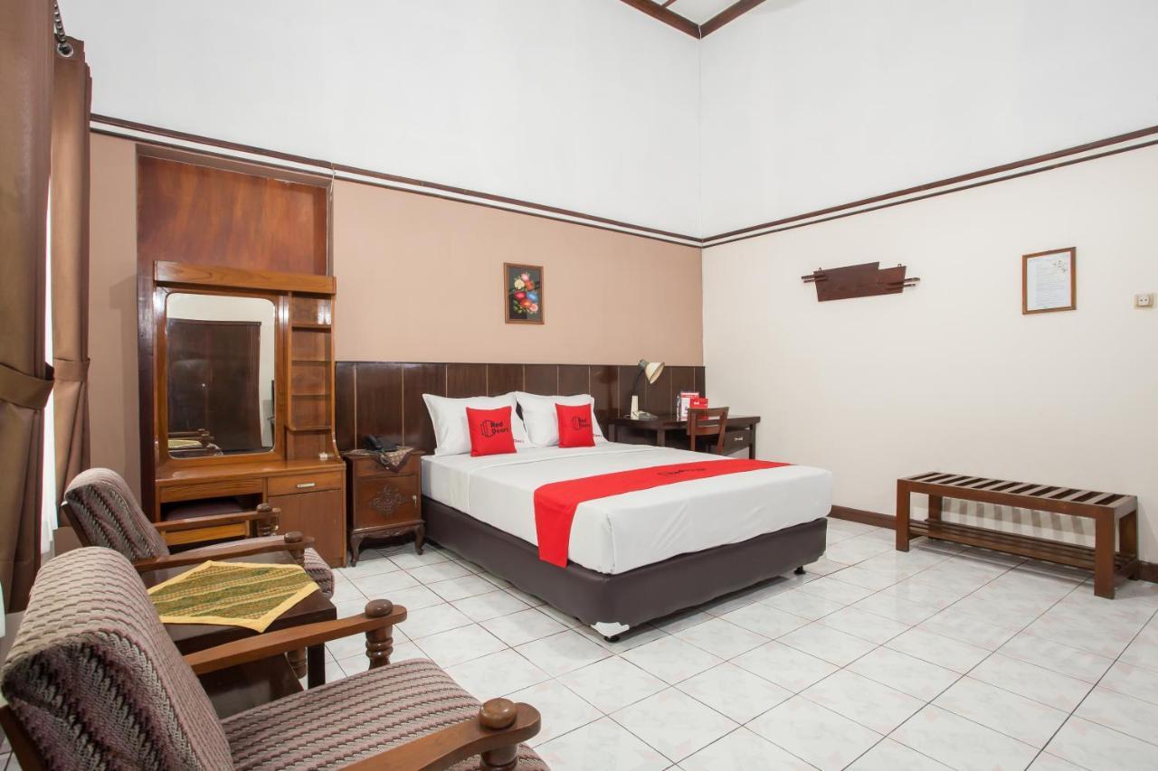 เรดดอร์ซ เนียร์ บาไล โกตา มาลัง Hotel มะลัง ภายนอก รูปภาพ