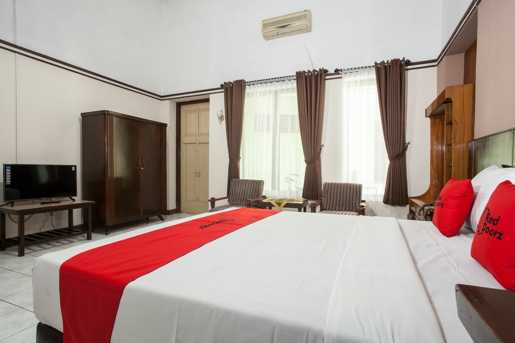 เรดดอร์ซ เนียร์ บาไล โกตา มาลัง Hotel มะลัง ภายนอก รูปภาพ