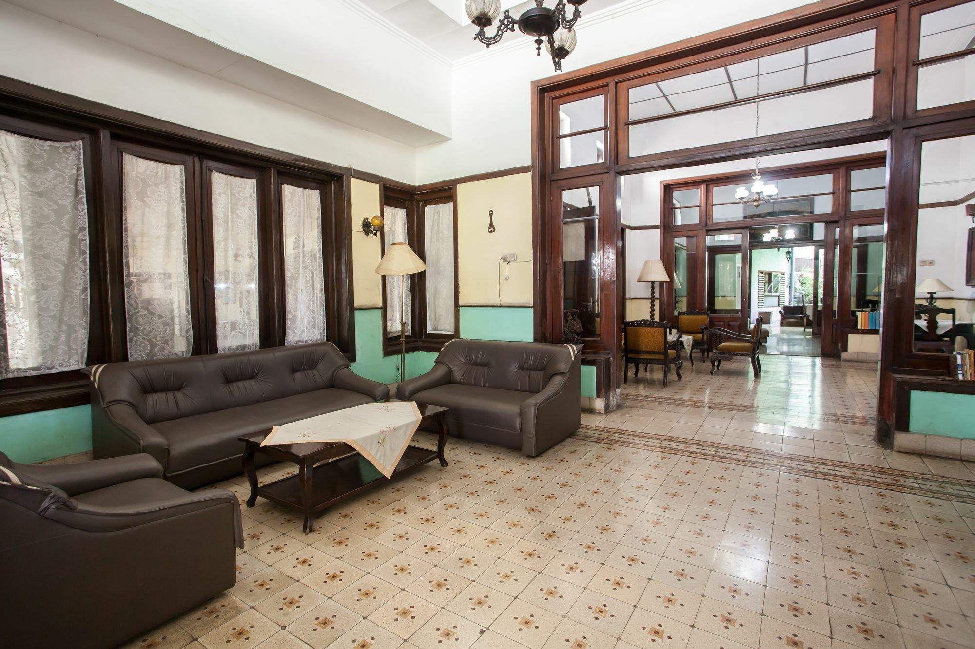 เรดดอร์ซ เนียร์ บาไล โกตา มาลัง Hotel มะลัง ภายนอก รูปภาพ